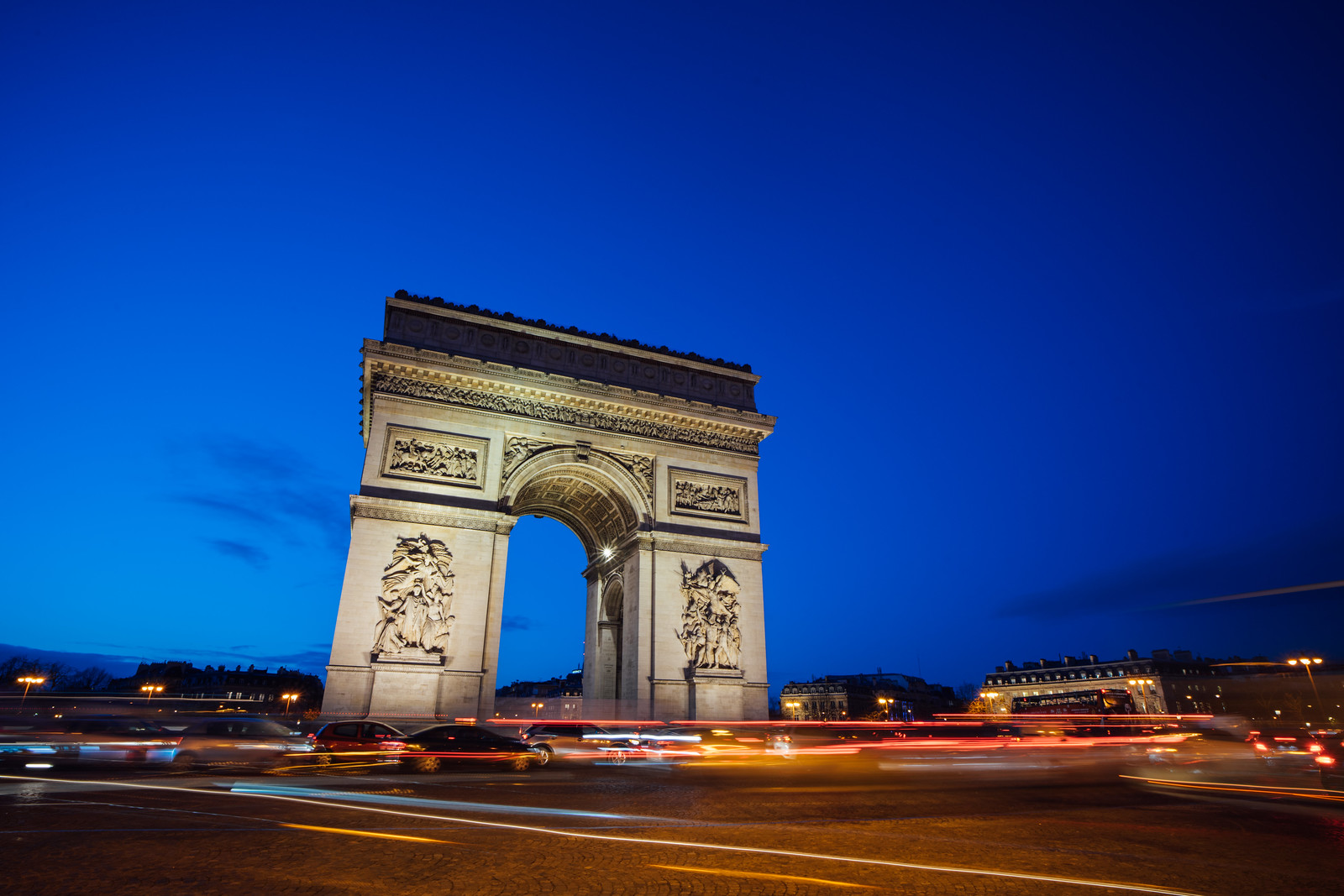 法國巴黎景點 來拍巴黎鐵塔吧 沒站在巴黎凱旋門上看過夜景 怎能說你來過凱旋門 一生必來一次的夜景 巴黎凱旋門 羅賓的攝影漫步